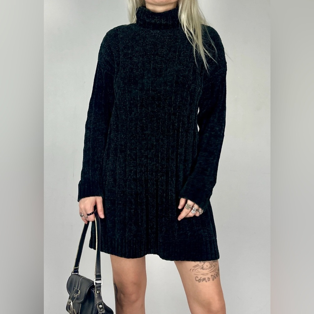 BCBG Elegant Black Turtleneck Sweater Dress.     <<<<140>>>>>